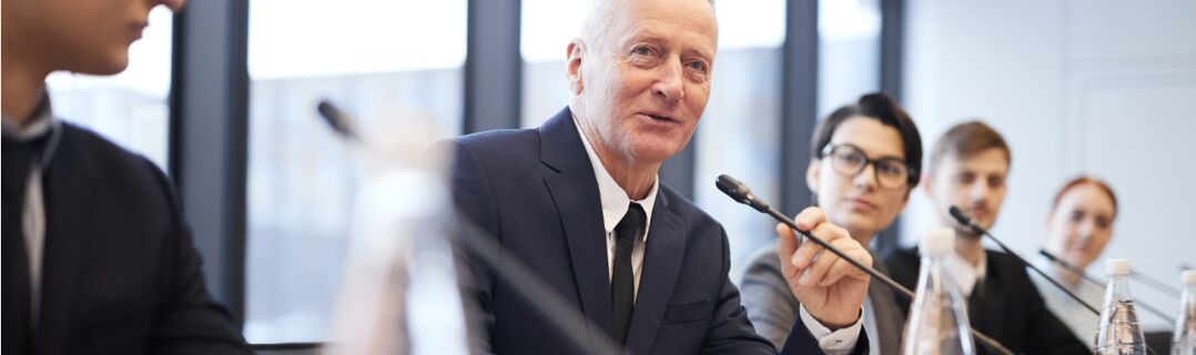 Würfel mit Symbolen zu Nachhaltigkeit