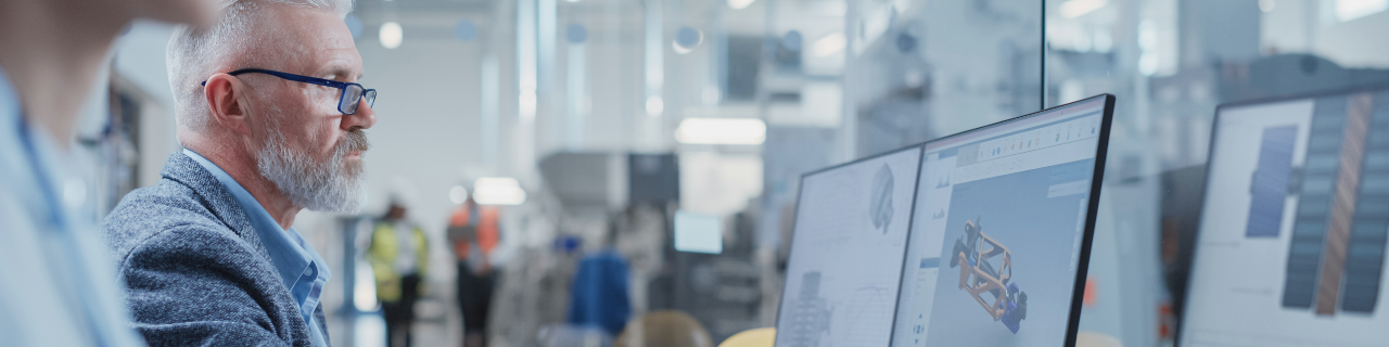 Frau stützt sich auf zwei Aktenordner