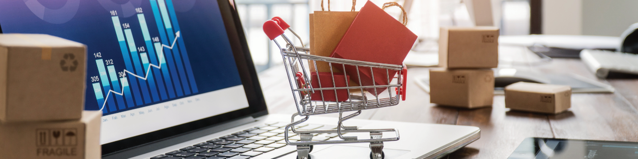 Computer und Einkaufswagen