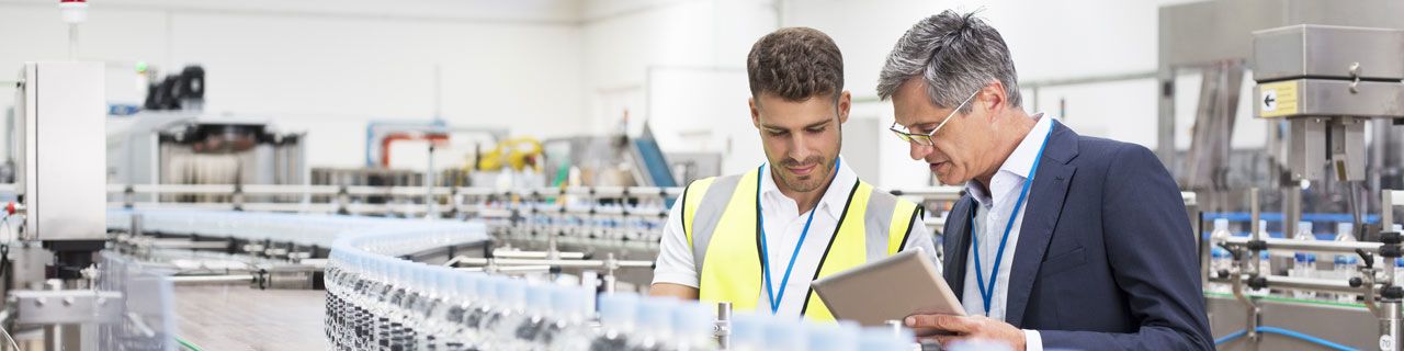 Mitarbeiter einer Kunststofffirma