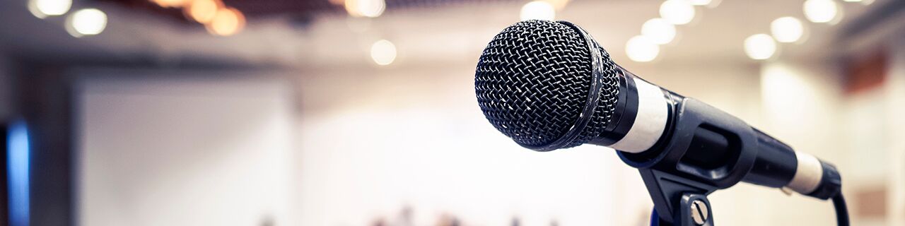 Mikrofon auf Bühne