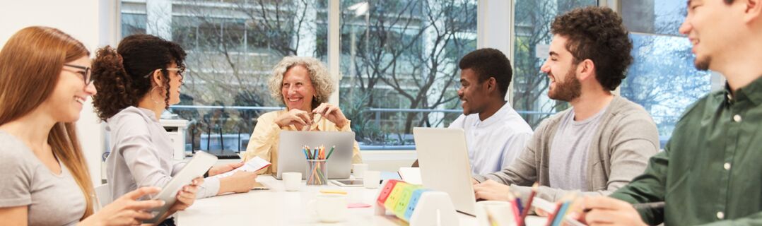 Frau und Mann im Gespräch
