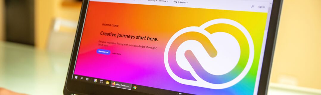 Adobe Programm auf einem Laptop geöffnet